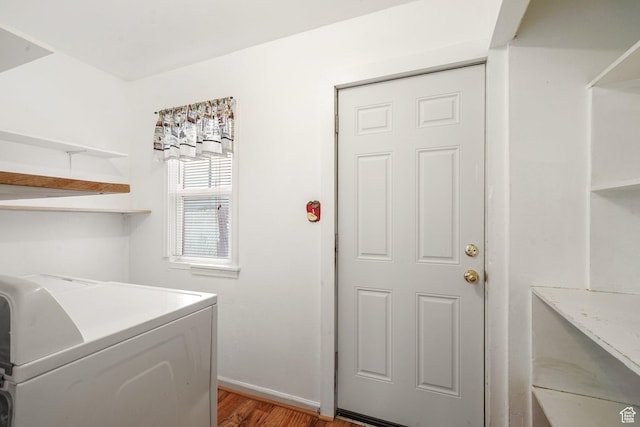 611 E 500 N, Spanish Fork, UT 84660 - laundry area featuring washer / dryer, wood finished floors, and baseboards