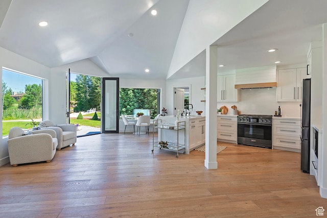 1504 Lake Front Ct, Park City, UT 84098 - living area featuring light wood-type flooring, lofted ceiling, and recessed lighting