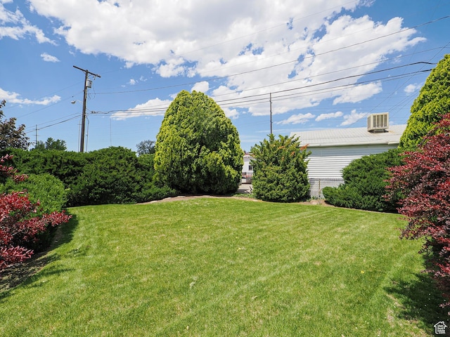 5747 S Sanford Dr, Murray, UT 84123 - view of green lawn