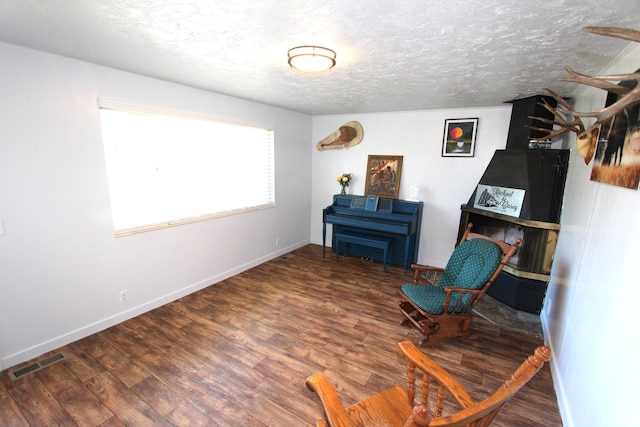 324 W 600 N, Logan, UT 84321 - sitting room with wood finished floors, baseboards, and a textured ceiling
