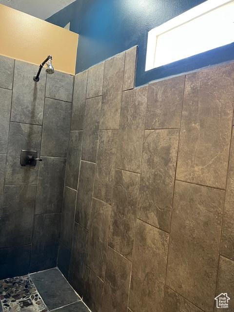 438 E Parowan Way, Draper, UT 84020 - bathroom with tiled shower