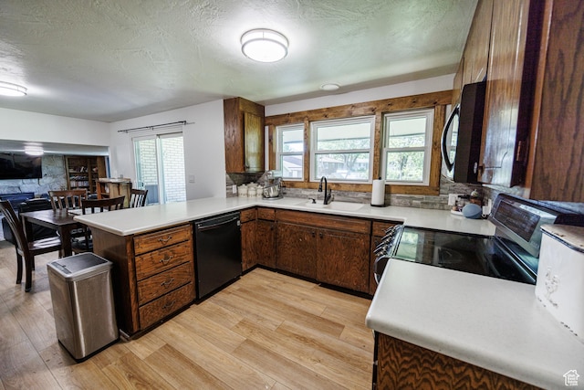 1070 E 120 S, Orem, UT 84097 - kitchen with black appliances, a sink, light wood-style floors, a peninsula, and a textured ceiling