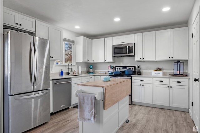 5586 W 10130 N, Highland, UT 84003 - kitchen with stainless steel appliances, a sink, white cabinetry, a kitchen island, and recessed lighting