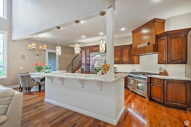 963 E Old English Rd, Draper, UT 84020 - kitchen with high quality appliances, plenty of natural light, a kitchen bar, baseboards, and recessed lighting