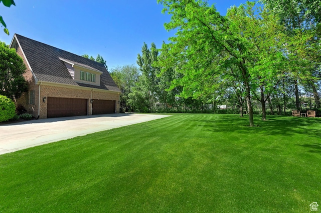 963 E Old English Rd, Draper, UT 84020 - view of grassy yard featuring an attached garage, driveway, and view of wooded area