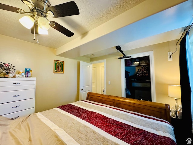2552 W 2025 N, Clinton, UT 84015 - bedroom featuring a textured ceiling and a ceiling fan
