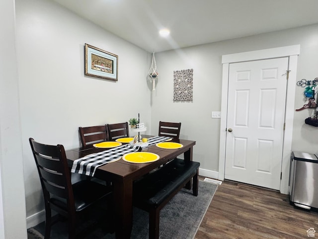 2552 W 2025 N, Clinton, UT 84015 - dining room featuring dark wood-type flooring, baseboards, and recessed lighting