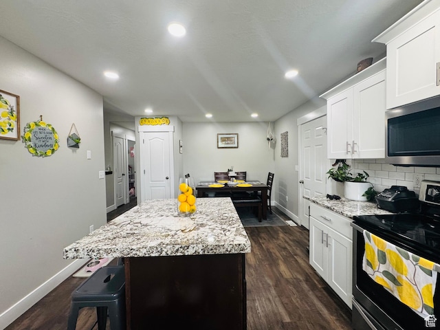 2552 W 2025 N, Clinton, UT 84015 - kitchen featuring appliances with stainless steel finishes, baseboards, a kitchen island, white cabinetry, and recessed lighting