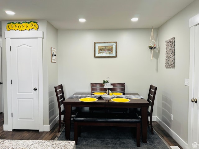 2552 W 2025 N, Clinton, UT 84015 - dining room featuring dark wood finished floors, recessed lighting, and baseboards
