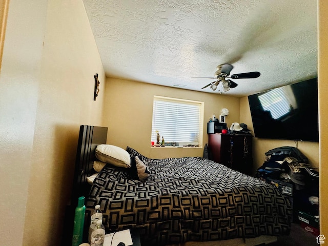 2552 W 2025 N, Clinton, UT 84015 - bedroom featuring a textured ceiling and ceiling fan