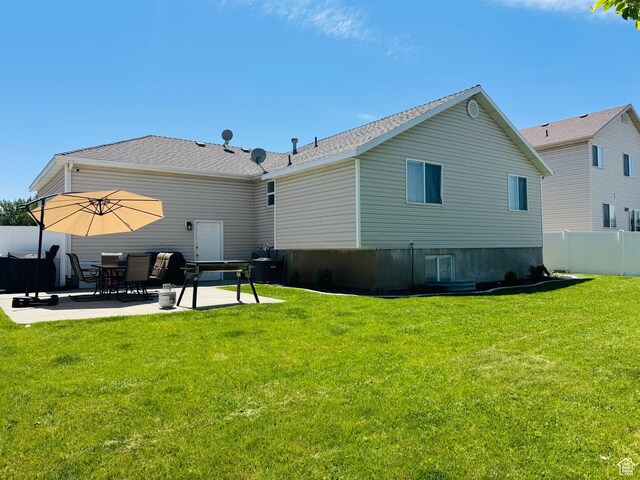2552 W 2025 N, Clinton, UT 84015 - back of property with a patio