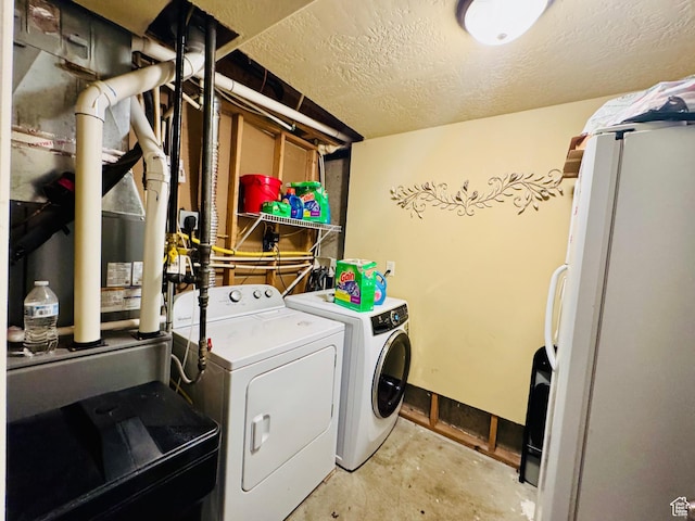 2552 W 2025 N, Clinton, UT 84015 - washroom with washing machine and dryer and a textured ceiling