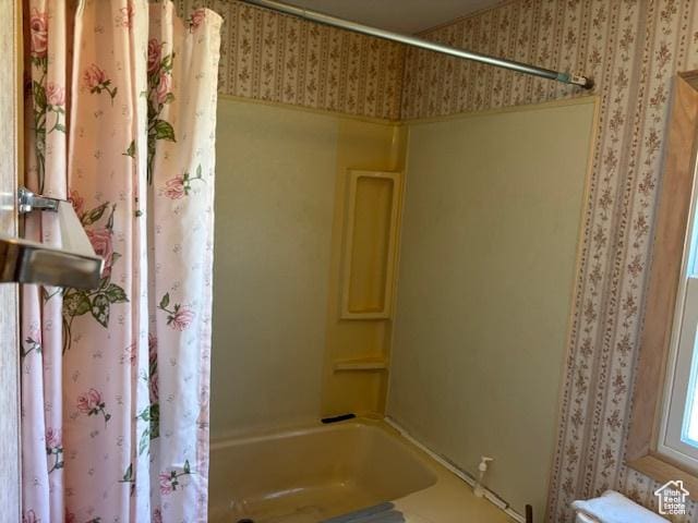 20 N 100 W, Myton, UT 84052 - full bath with wallpapered walls and shower / tub combo with curtain