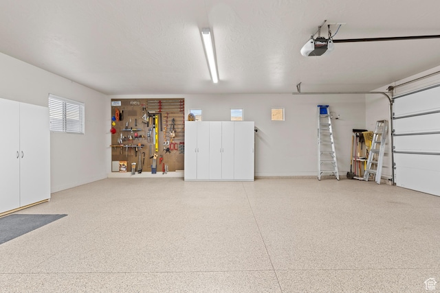 880 N 370 W, La Verkin, UT 84745 - garage featuring a garage door opener