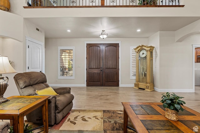 880 N 370 W, La Verkin, UT 84745 - living area with arched walkways, light wood finished floors, baseboards, and recessed lighting