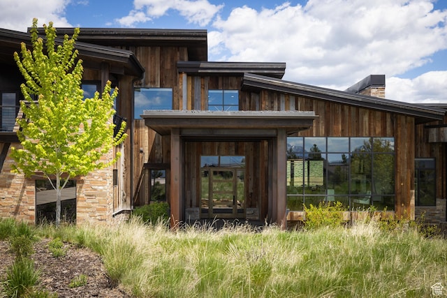 942 N Explorer Peak Dr Unit 420, Heber City, UT 84032 - property entrance with a chimney