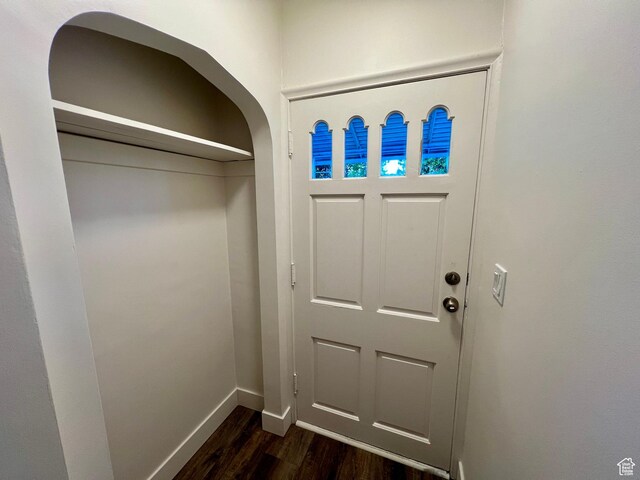 144 S 100 W, Tremonton, UT 84337 - entrance foyer featuring dark wood-style floors, baseboards, and arched walkways