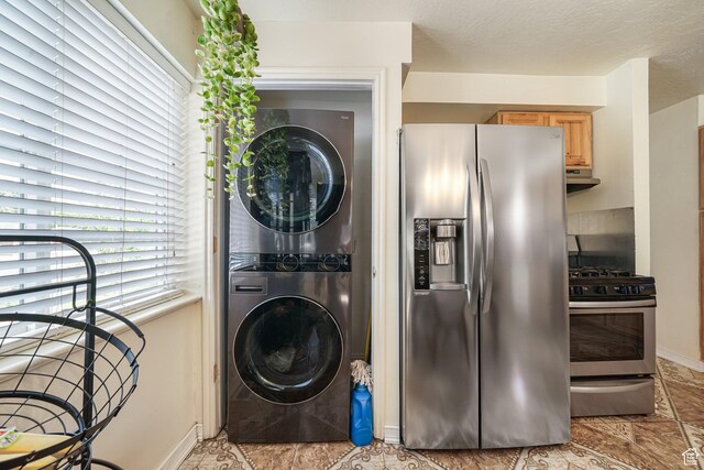 705 N American Beauty Dr, Salt Lake City, UT 84116 - laundry area with stacked washer / drying machine and baseboards