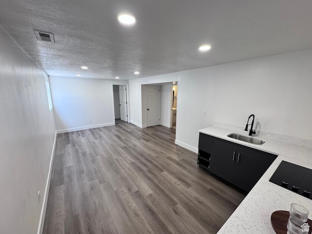 5135 W 4170 S, West Valley City, UT 84120 - bar area featuring a sink, black electric stovetop, recessed lighting, baseboards, and wood finished floors