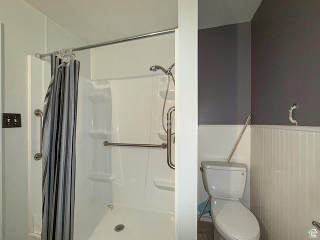 775 N 500 E, Price, UT 84501 - bathroom featuring a stall shower, toilet, and wainscoting