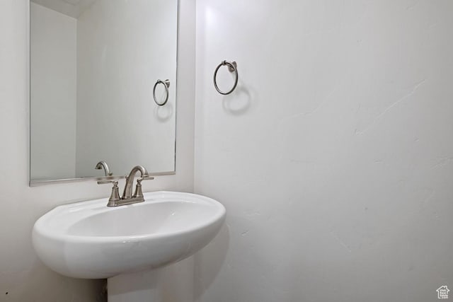 5957 W Lake Ave, South Jordan, UT 84009 - bathroom with a sink