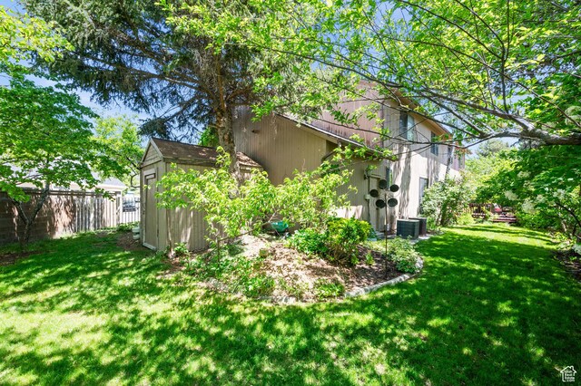 8848 S Willow Hills Ct, Sandy, UT 84093 - view of yard featuring central AC