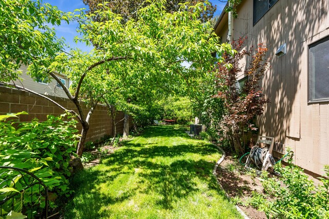 8848 S Willow Hills Ct, Sandy, UT 84093 - view of yard