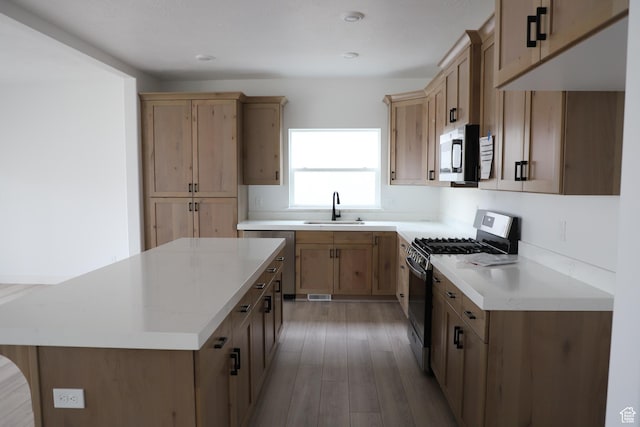 3736 N Janie St Unit 1005, Eagle Mountain, UT 84005 - kitchen with stainless steel appliances, a sink, a center island, light countertops, and light wood-style floors