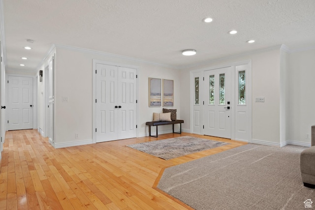 2592 S 50 W, Bountiful, UT 84010 - foyer featuring light wood-type flooring, ornamental molding, a textured ceiling, baseboards, and recessed lighting