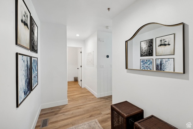984 Uri Ln Unit 3, Midway, UT 84049 - hall with light wood-style flooring, baseboards, and recessed lighting