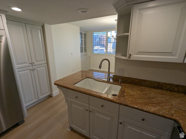241 N Vine St W Unit 404E, Salt Lake City, UT 84103 - kitchen with freestanding refrigerator, a sink, light wood-style floors, recessed lighting, and white cabinetry