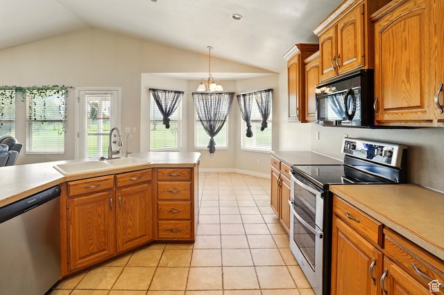 2865 W 3600 N, Farr West, UT 84404 - kitchen with stainless steel appliances, a sink, lofted ceiling, healthy amount of natural light, and pendant lighting