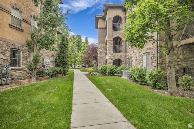 685 S 2220 W Unit 302, Pleasant Grove, UT 84062 - view of community with a lawn
