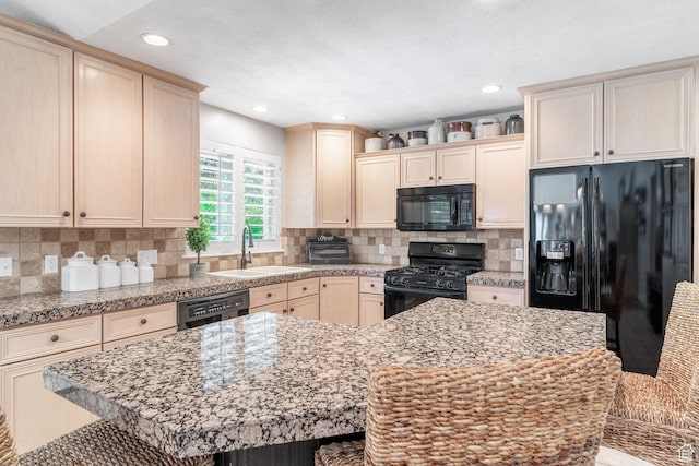 250 E 950 N, Kaysville, UT 84037 - kitchen with black appliances, a sink, light brown cabinets, and recessed lighting
