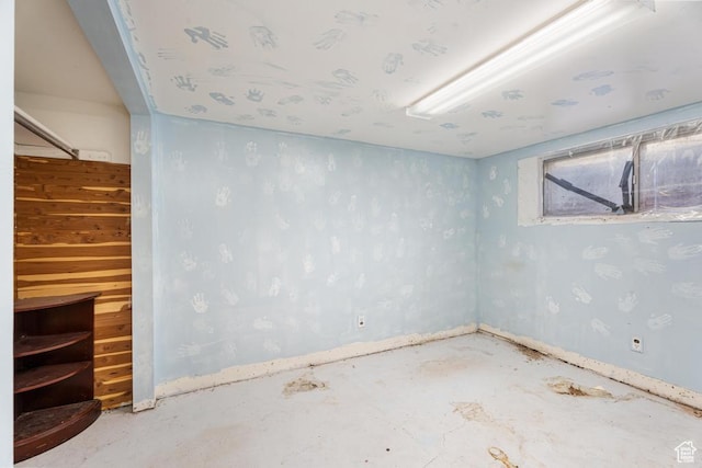 785 N Lauritzen St, Hildale, UT 84784 - below grade area with stairway and baseboards