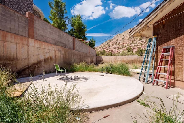 785 N Lauritzen St, Hildale, UT 84784 - fenced backyard with a patio