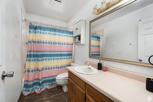 785 N Lauritzen St, Hildale, UT 84784 - full bathroom with toilet, vanity, and a shower with curtain