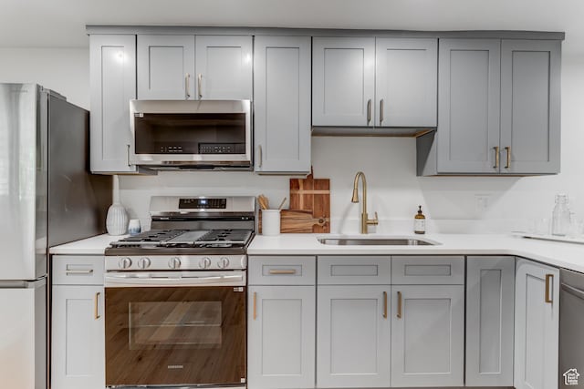 7474 S Brighton Way, Cottonwood Heights, UT 84121 - kitchen featuring stainless steel appliances, a sink, gray cabinets, and light countertops