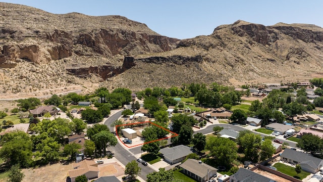 845 S 80 W, Hurricane, UT 84737 - aerial perspective of suburban area with property boundaries highlighted and a mountain backdrop