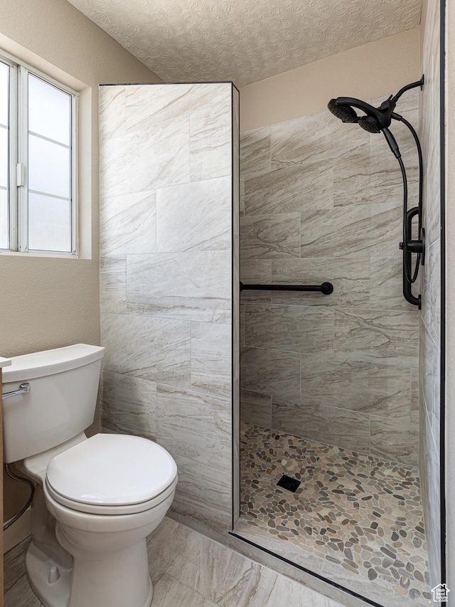 845 S 80 W, Hurricane, UT 84737 - bathroom with tiled shower, toilet, marble finish floors, and a textured ceiling