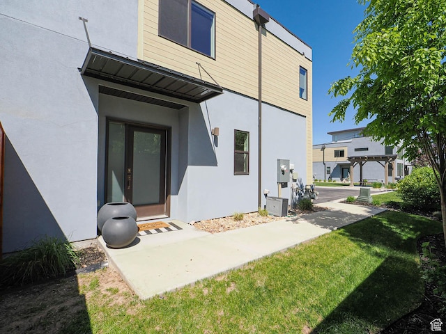 4535 S Bleecker Pl, Millcreek, UT 84117 - back of house featuring stucco siding and a lawn