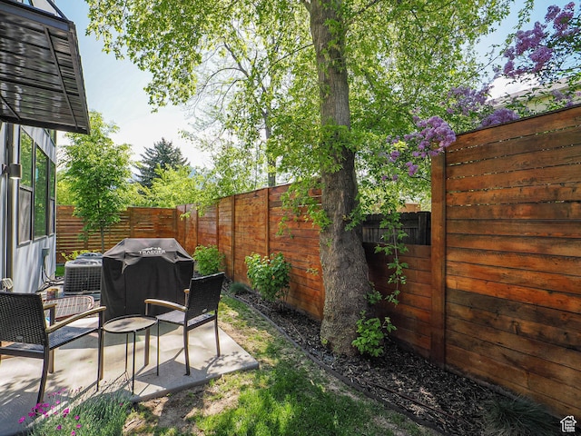 4535 S Bleecker Pl, Millcreek, UT 84117 - fenced backyard with a patio area