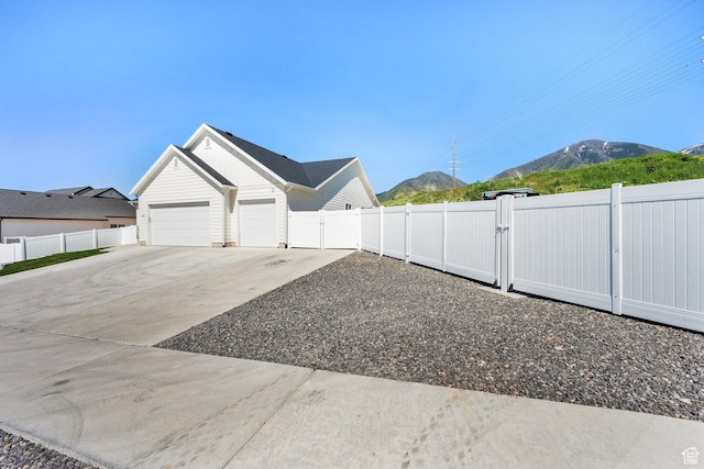 1279 S 50 E, Salem, UT 84653 - view of yard featuring a mountain view, a garage, driveway, and a gate