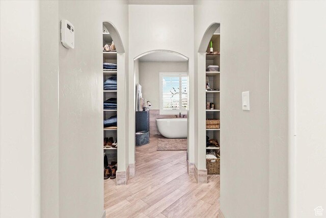 1079 S 400 E, Nephi, UT 84648 - corridor with arched walkways and light wood-style floors