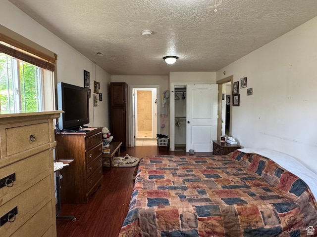 30 E 300 S, Fillmore, UT 84631 - bedroom with dark wood-style flooring, a textured ceiling, ensuite bath, and a closet
