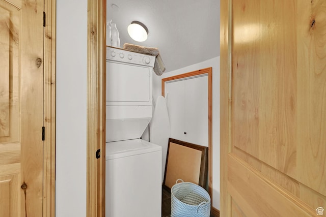 5063 E Lakeview Dr Unit 1001, Eden, UT 84310 - laundry room with stacked washing machine and dryer