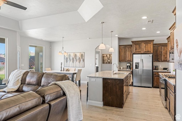 2738 W 270 N, Hurricane, UT 84737 - kitchen featuring stainless steel appliances, open floor plan, a textured ceiling, a sink, and ceiling fan