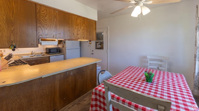 405 Bramblewood Dr, Cedar City, UT 84721 - kitchen with white appliances, a sink, a ceiling fan, dark wood-style flooring, and a peninsula