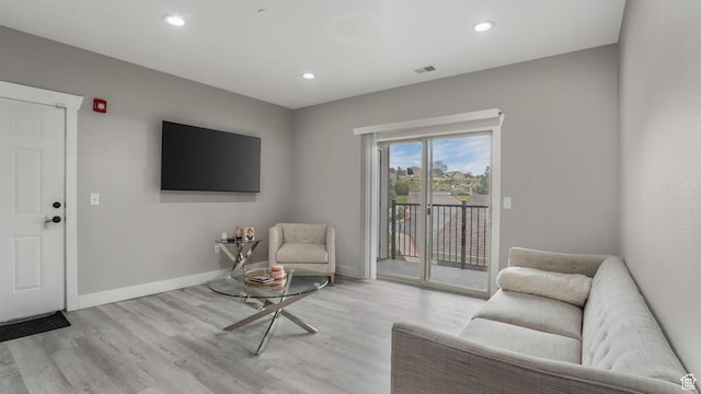156 W Springview Dr Unit 505, Saratoga Springs, UT 84045 - living room featuring light wood-style flooring, baseboards, and recessed lighting