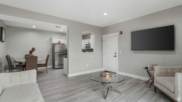 156 W Springview Dr Unit 505, Saratoga Springs, UT 84045 - living area featuring light wood-type flooring, arched walkways, recessed lighting, and baseboards